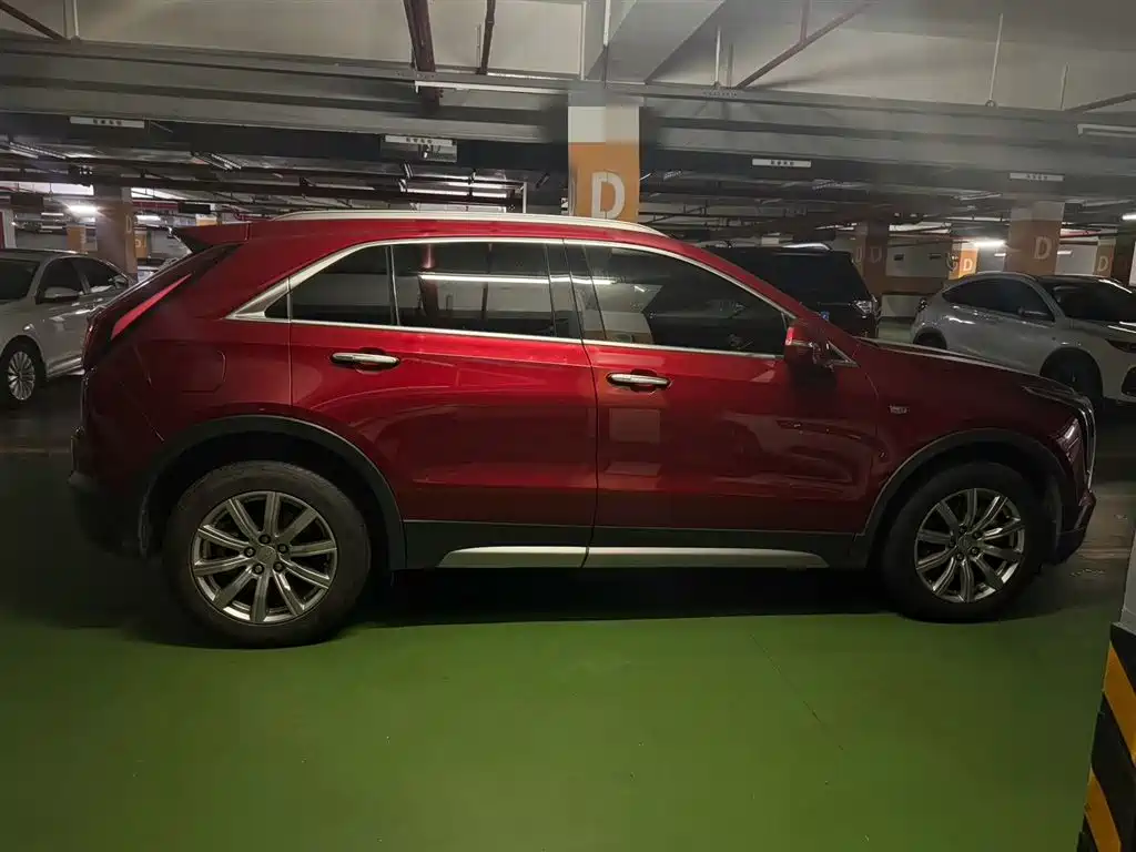 Cadillac XT4 28 T 2 WD Leading