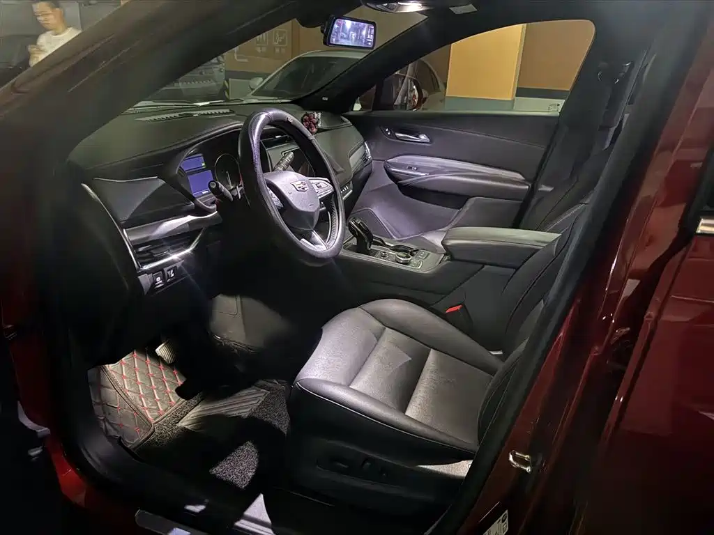 Cadillac XT4 28 T 2 WD Leading