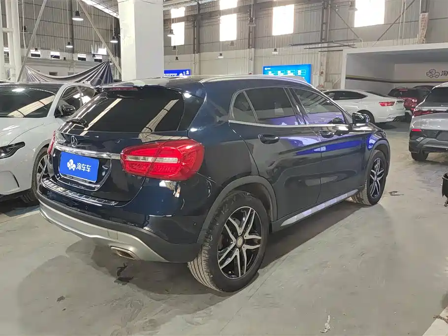 Mercedes-Benz GLA GLA 200 Fashion