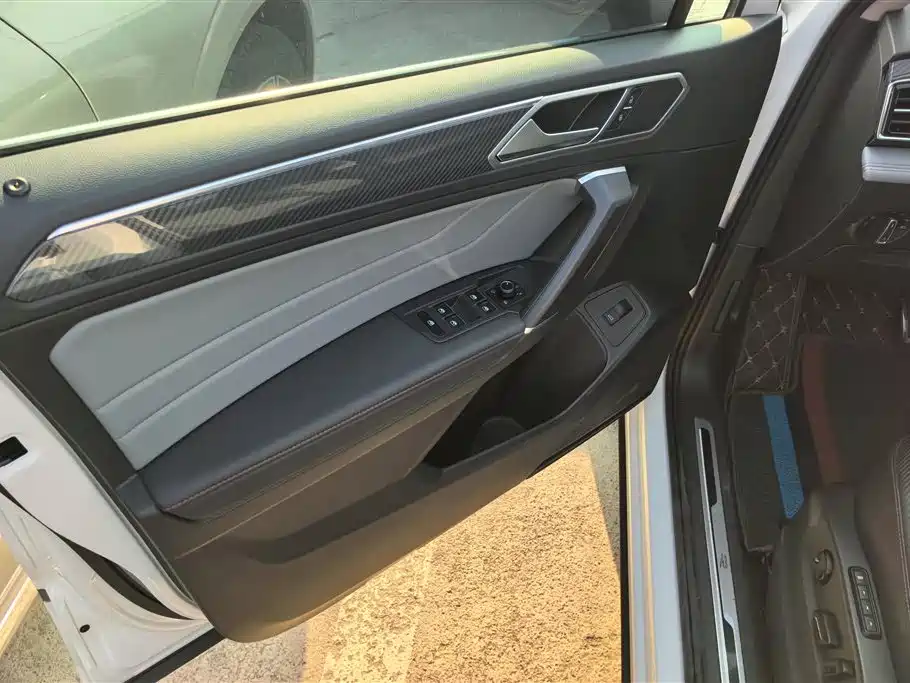 Tiguan X 途观X 2022款 330 TSI 两驱尊崇旗舰版