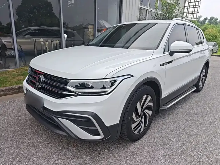 Volkswagen Tiguan L 300 TSI Auto 2 WD Smart Enjoyment