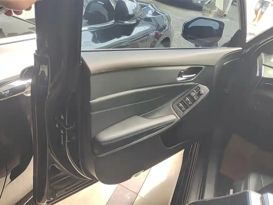 Avalon 2.0 L Luxury
