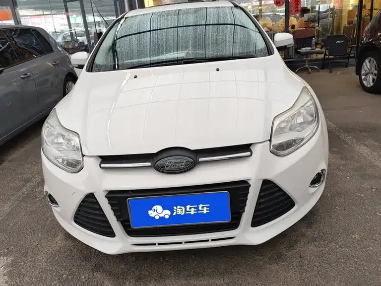 Ford Focus Hatchback 1.6 L Auto Style