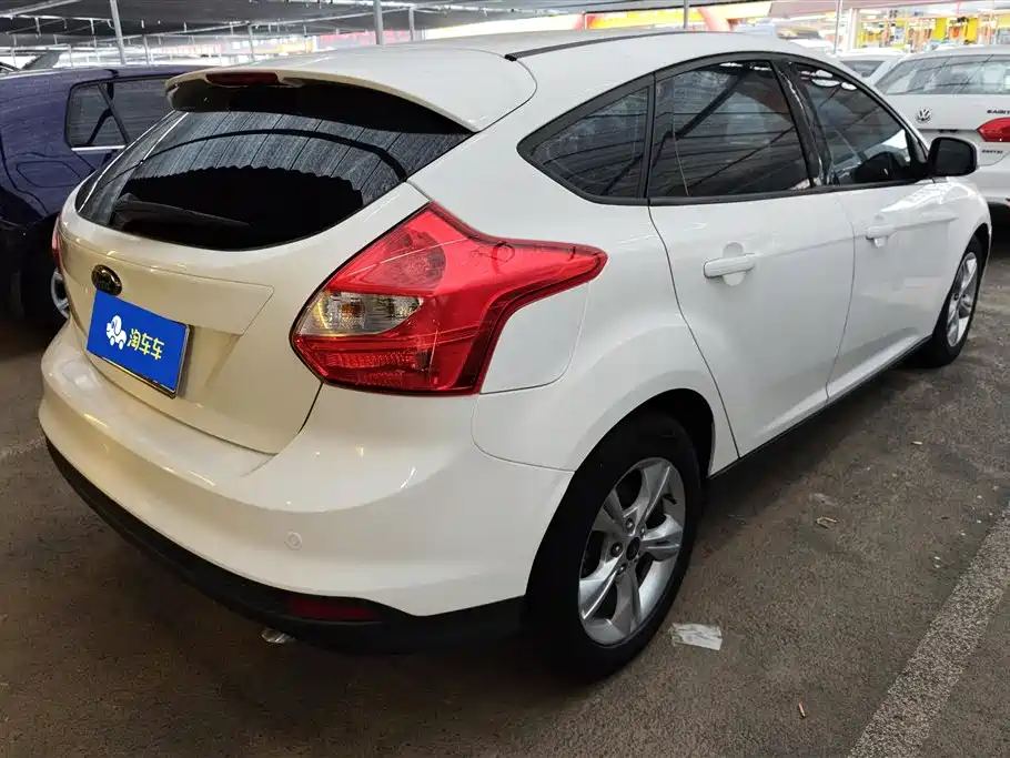 Focus Hatchback 1.6 L Auto Style