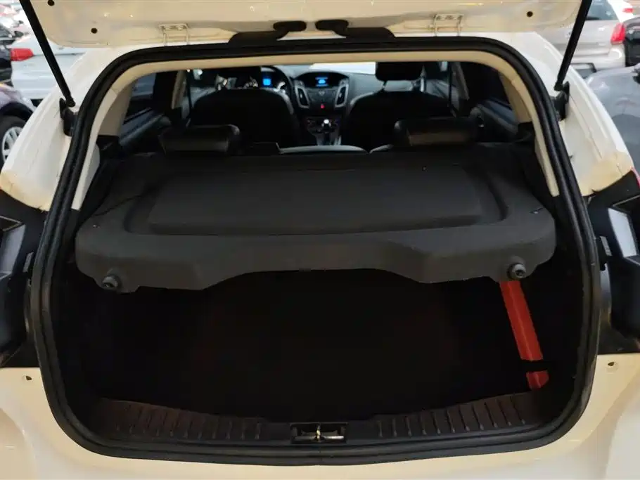 Focus Hatchback 1.6 L Auto Style