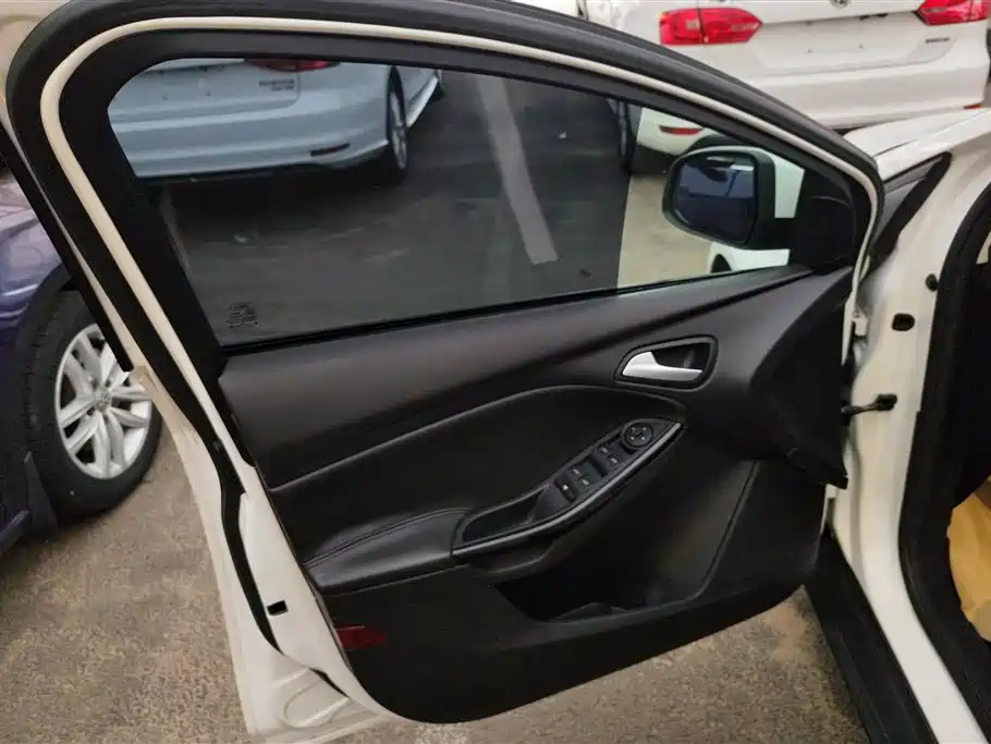Focus Hatchback 1.6 L Auto Style