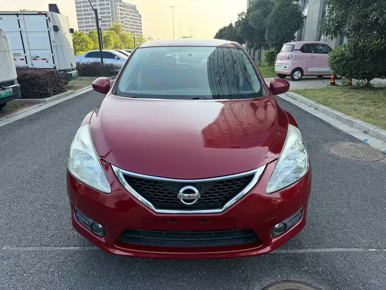 Nissan Tiida 1.6 L CVT Intelligent