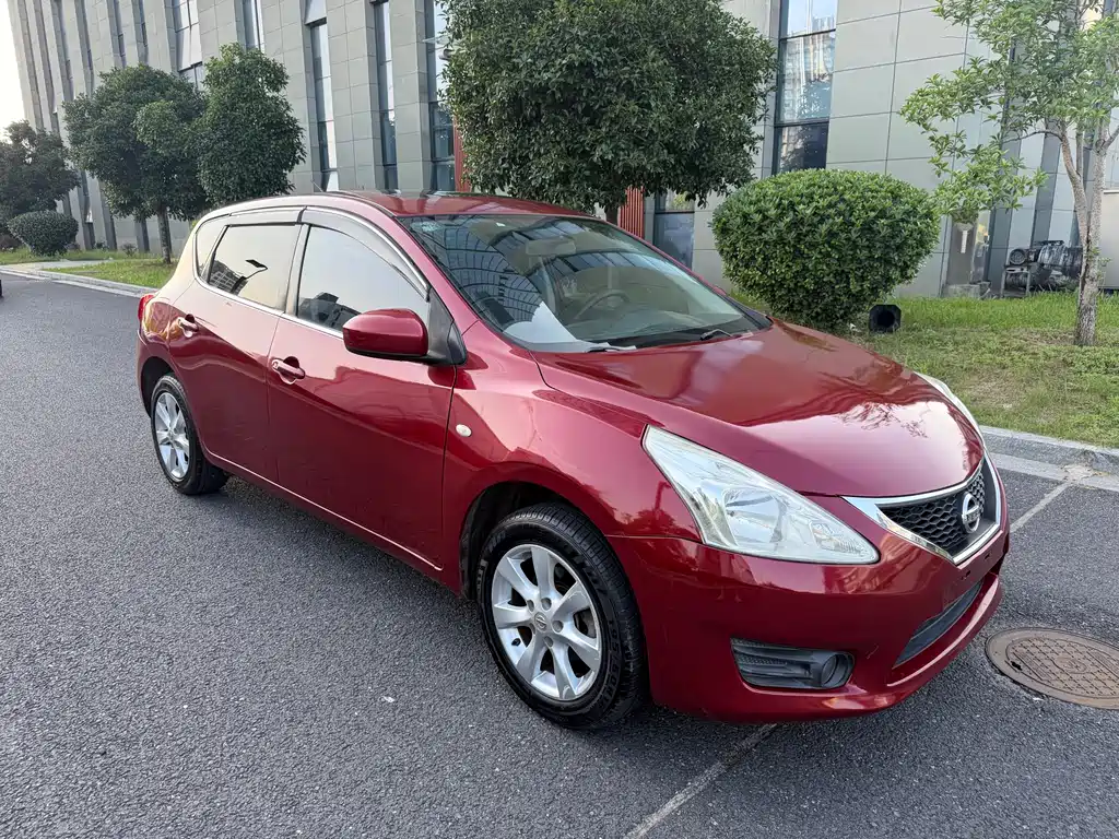 Tiida 1.6 L CVT Intelligent