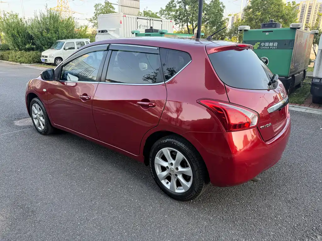 Tiida 1.6 L CVT Intelligent