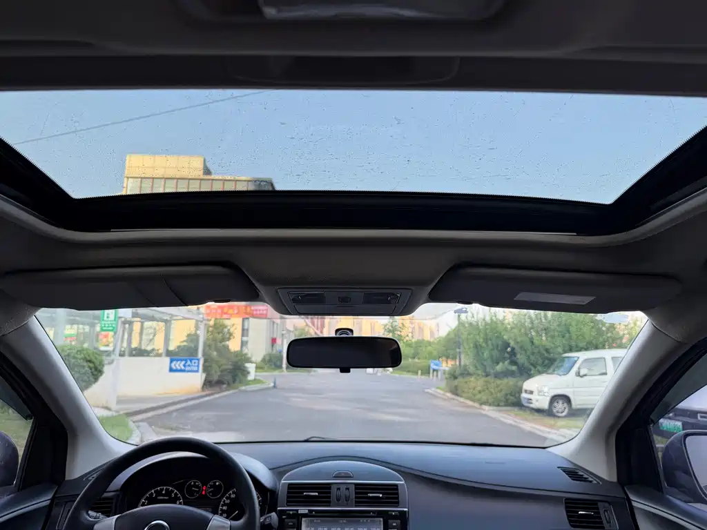 Tiida 1.6 L CVT Intelligent