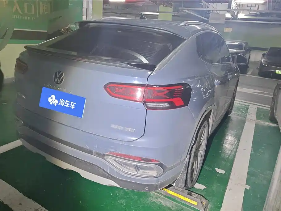 Tayron X 330 TSI 2 WD Distinguished Connected