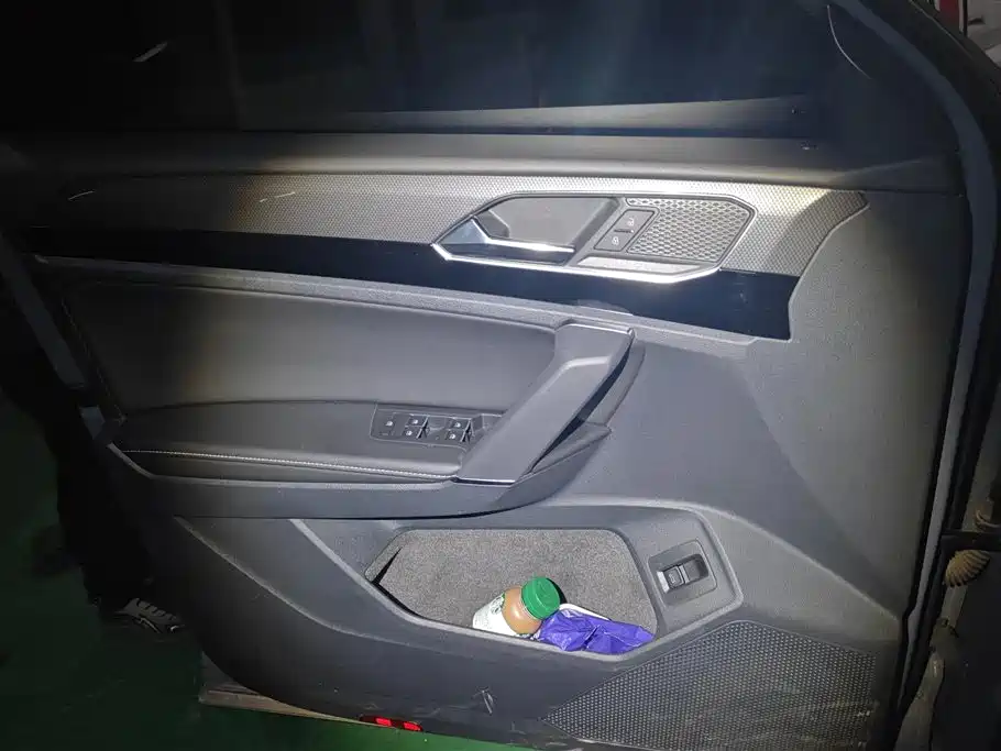 Tayron X 330 TSI 2 WD Distinguished Connected