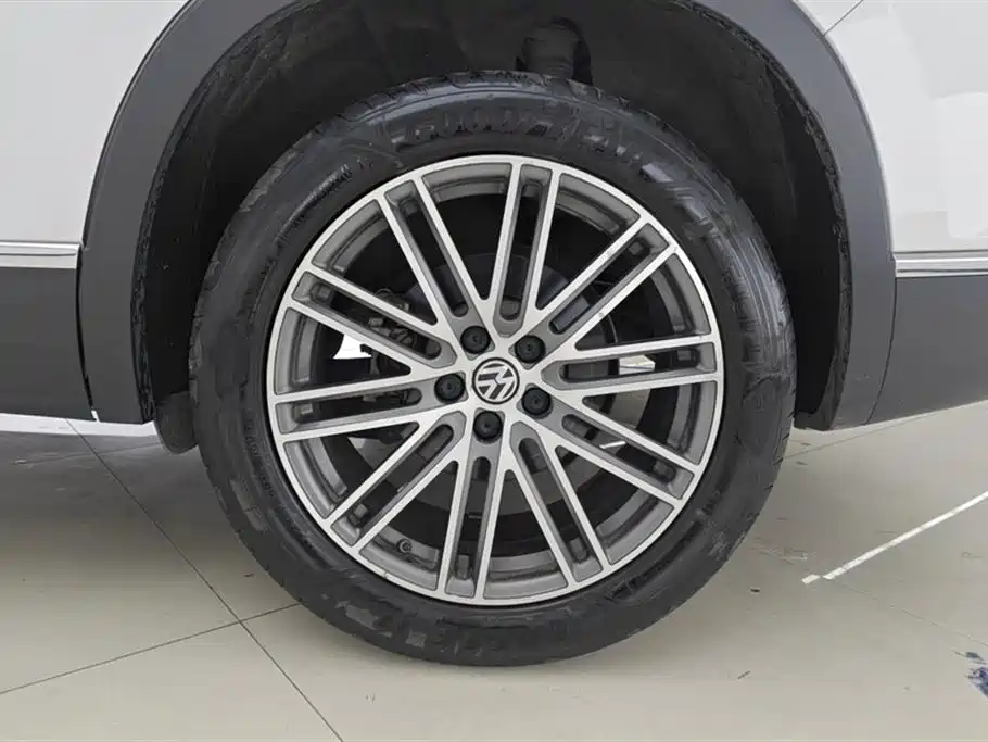 Tayron 380 TSI 4 WD Luxury Connected Pro
