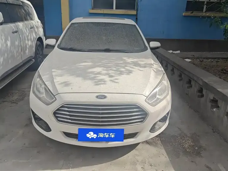 Ford Escort Happy 1.5 L Manual Fashion