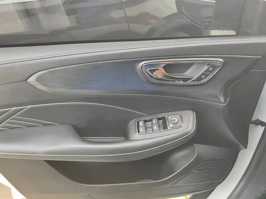 Roewe RX5 PLUS 330 TGI Auto China Style Smart Premium