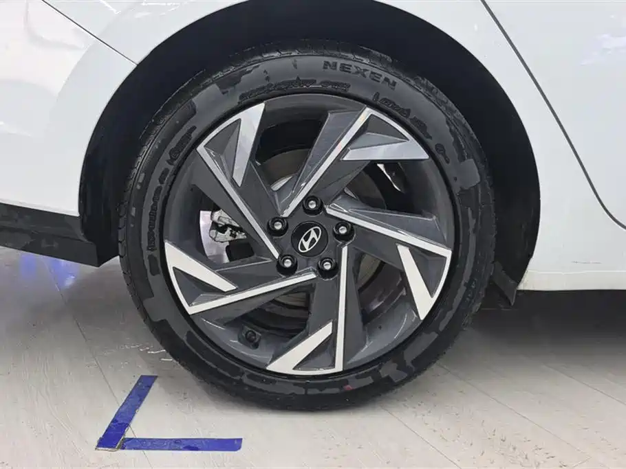 Elantra 1.5 L CVT GLX Elite