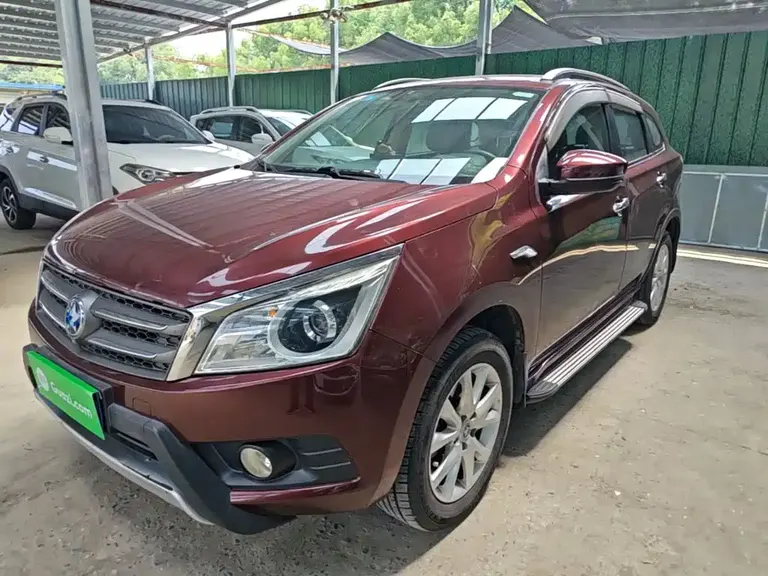 Venucia T70 2.0 L CVT Wise Enjoyment