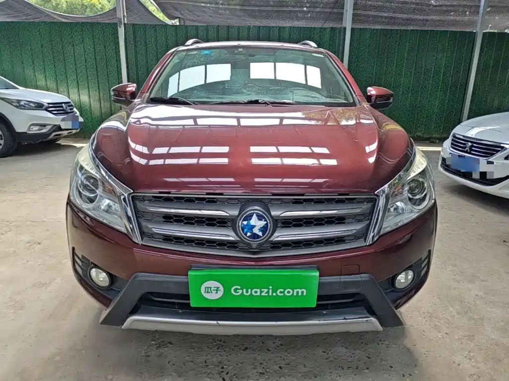 Venucia T70 2.0 L CVT Wise Enjoyment