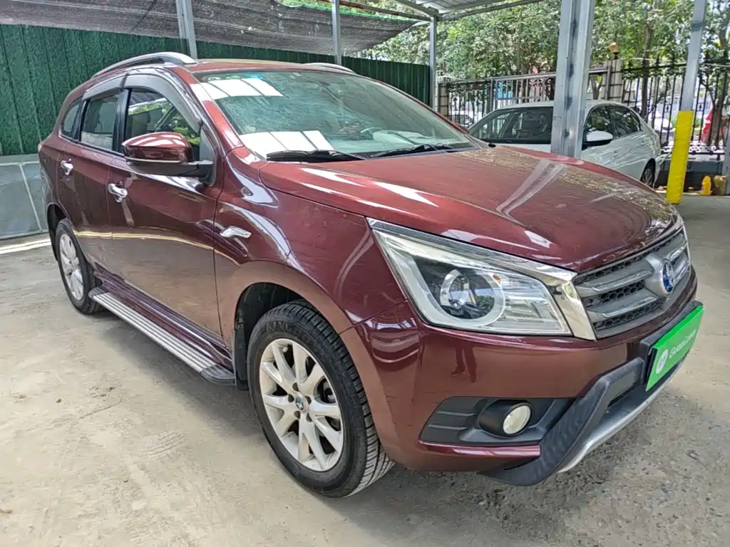 Venucia T70 2.0 L CVT Wise Enjoyment
