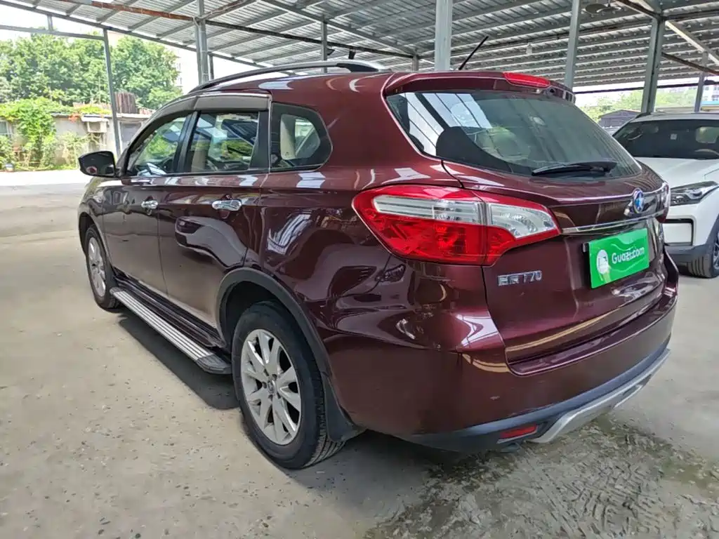 Venucia T70 2.0 L CVT Wise Enjoyment