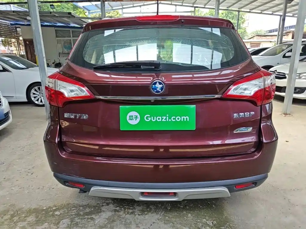 Venucia T70 2.0 L CVT Wise Enjoyment