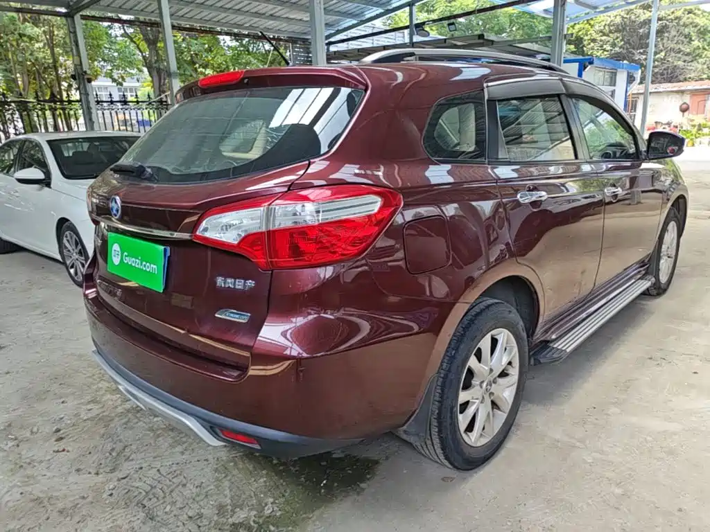 Venucia T70 2.0 L CVT Wise Enjoyment