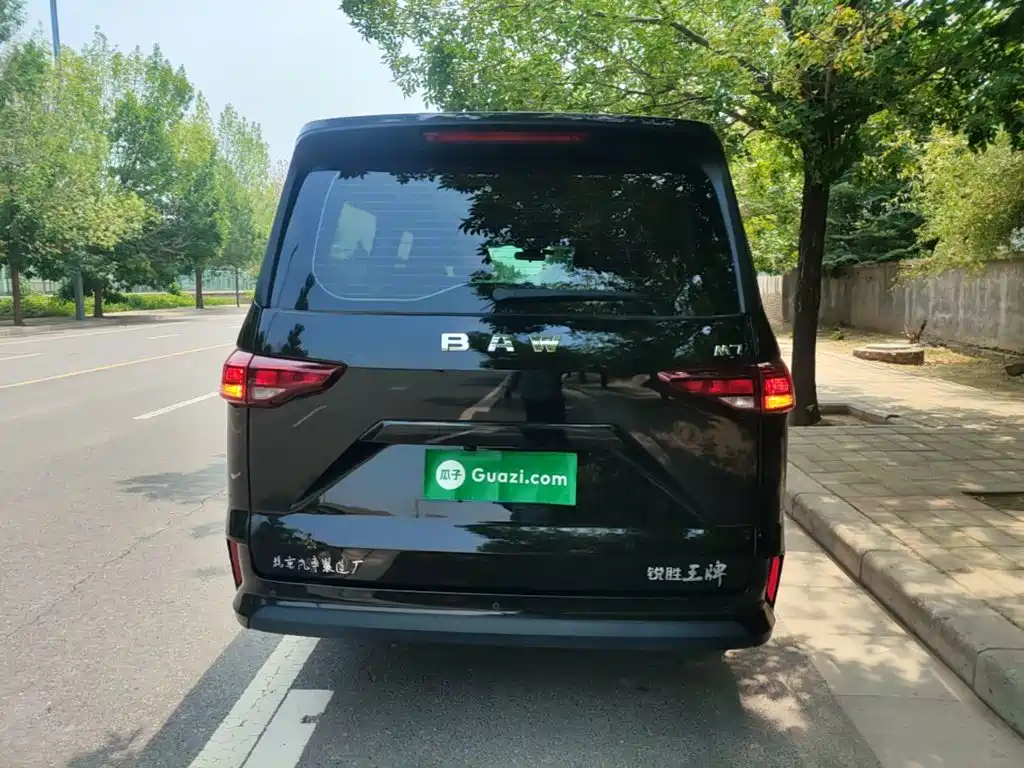 Ruisheng Ace M7 2.0 L Auto LWB Business 7-seat