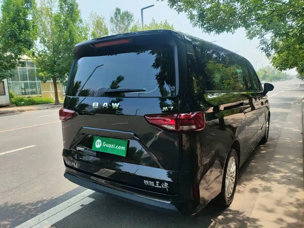 Ruisheng Ace M7 2.0 L Auto LWB Business 7-seat