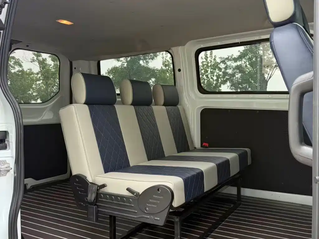 Transit 2.0 T Diesel Multi-purpose Commercial SWB Low Roof 6-seat CN-VI