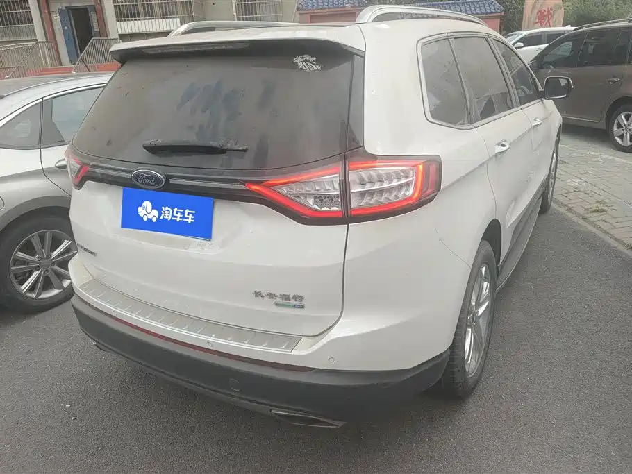 Edge EcoBoost 245 4 WD Grand Sharp 7-seat