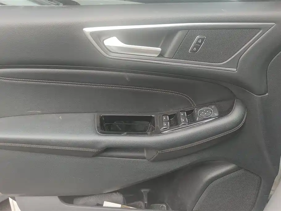 Edge EcoBoost 245 4 WD Grand Sharp 7-seat