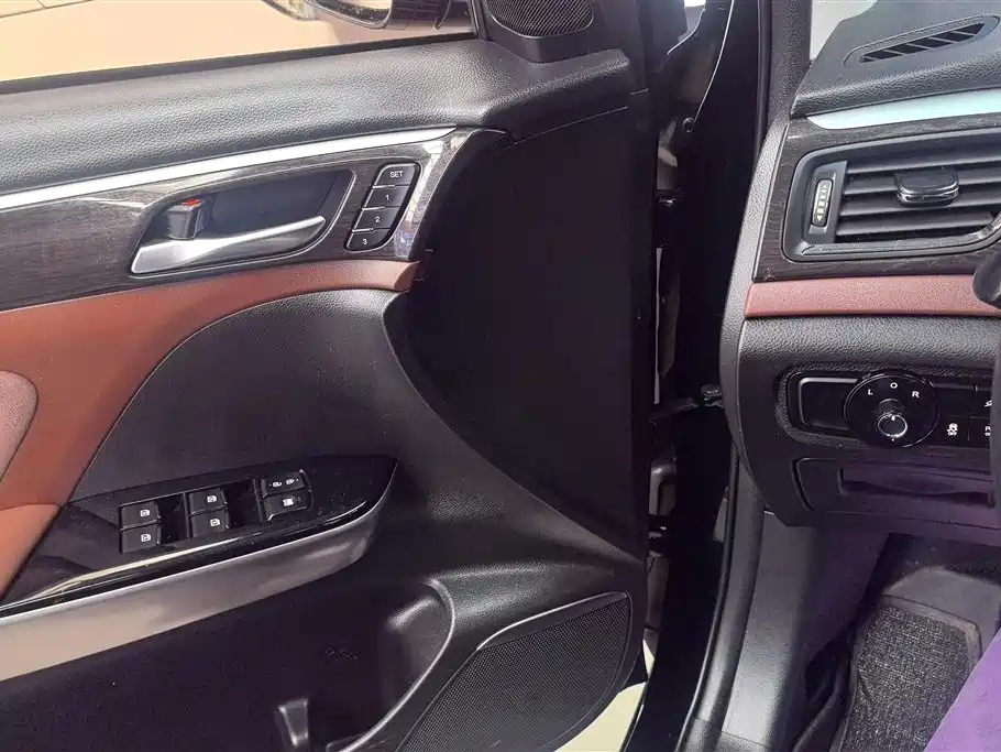 GAC Trumpchi GS8 320 T 2 WD Luxury Connected (7-seat)
