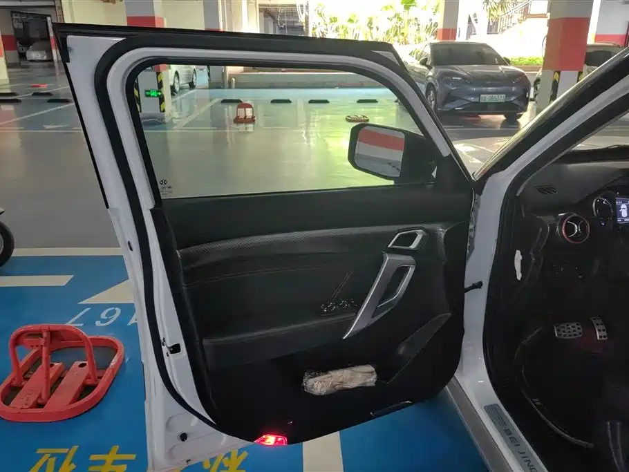 Beijing Offroad BJ20 1.5 T CVT Luxury