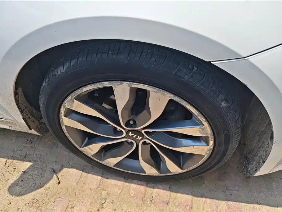 Kia K5 2.0 L Auto Luxury