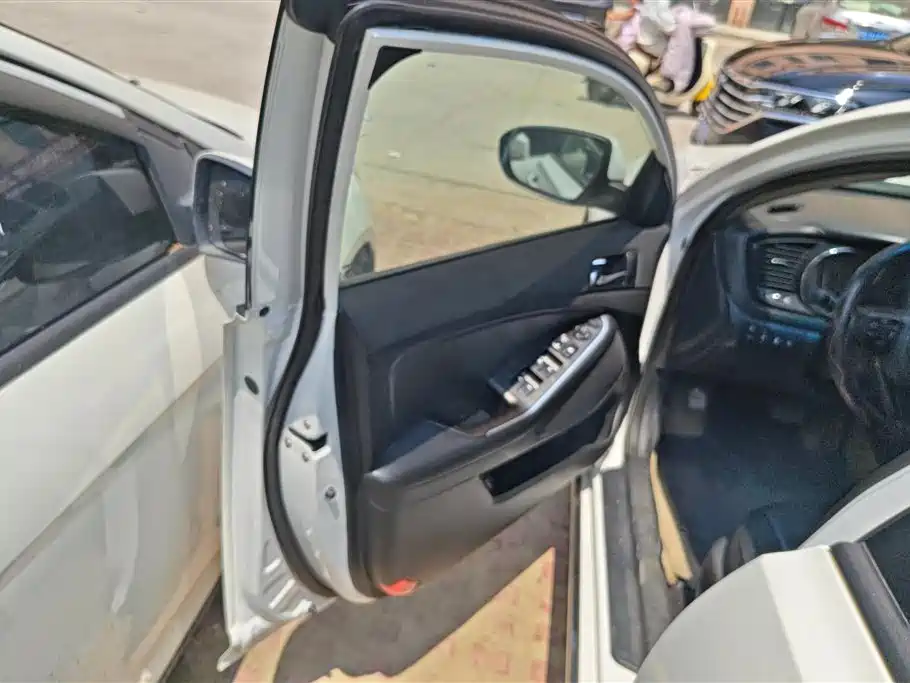 Kia K5 2.0 L Auto Luxury