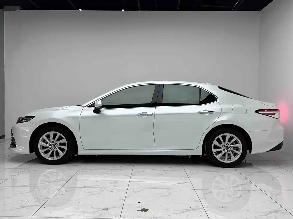 Camry 2.0 G Luxury