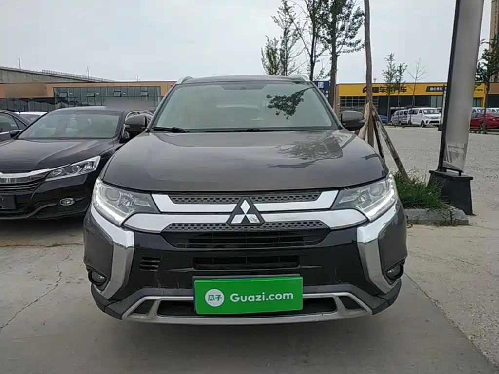 Outlander 2.0 L 2 WD Smooth Enjoyment 5-seat CN-V