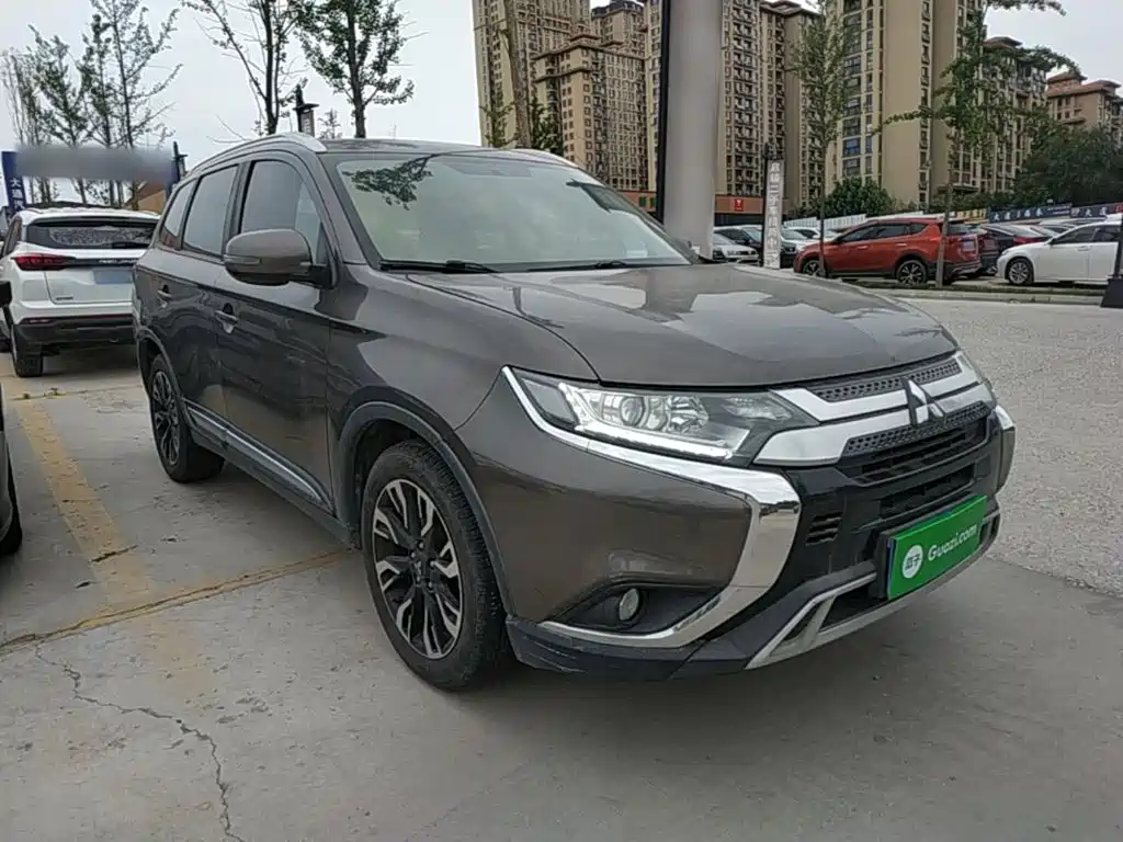 Outlander 2.0 L 2 WD Smooth Enjoyment 5-seat CN-V