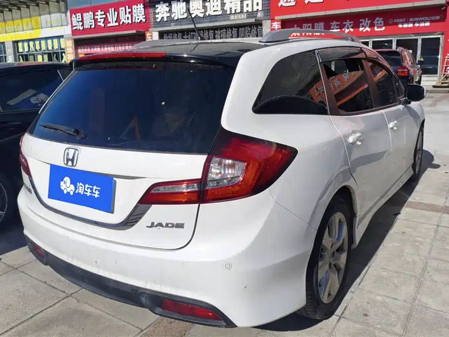 Jade 1.8 L Auto Comfort Elite 5-seat