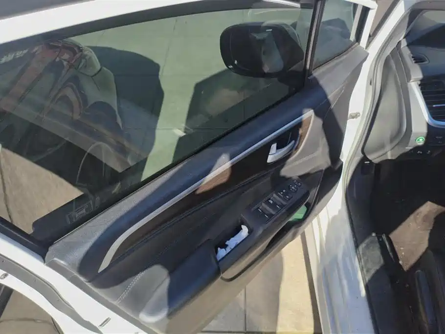 Jade 1.8 L Auto Comfort Elite 5-seat