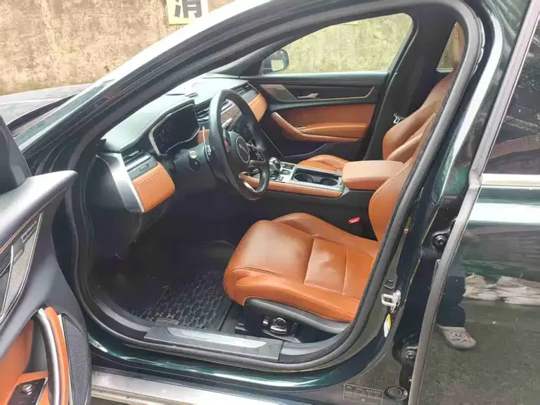 Jaguar XFL XFL 2.0 T P300 4 WD Flagship Sport