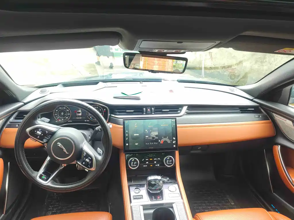 Jaguar XFL XFL 2.0 T P300 4 WD Flagship Sport