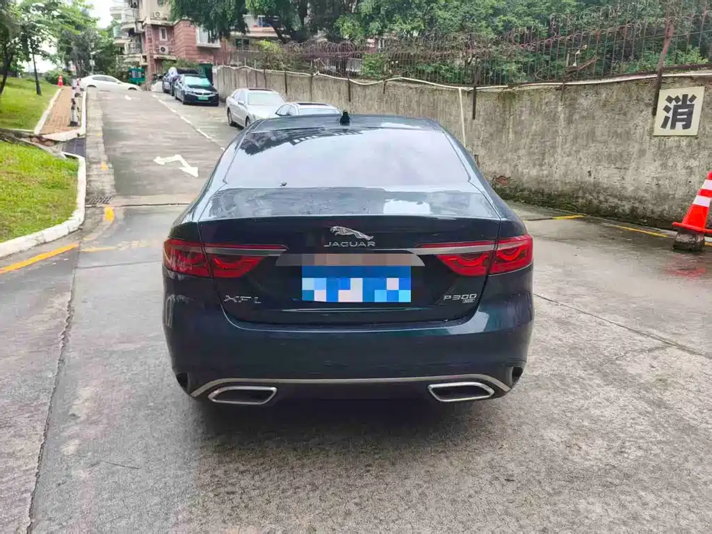 Jaguar XFL XFL 2.0 T P300 4 WD Flagship Sport