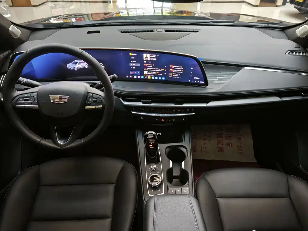 Cadillac XT4 28 T 4 WD Luxury
