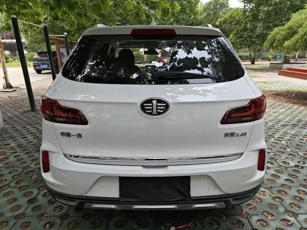 Besturn X40 1.6 L Manual Luxury CN-VI