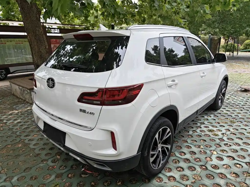 Besturn X40 1.6 L Manual Luxury CN-VI