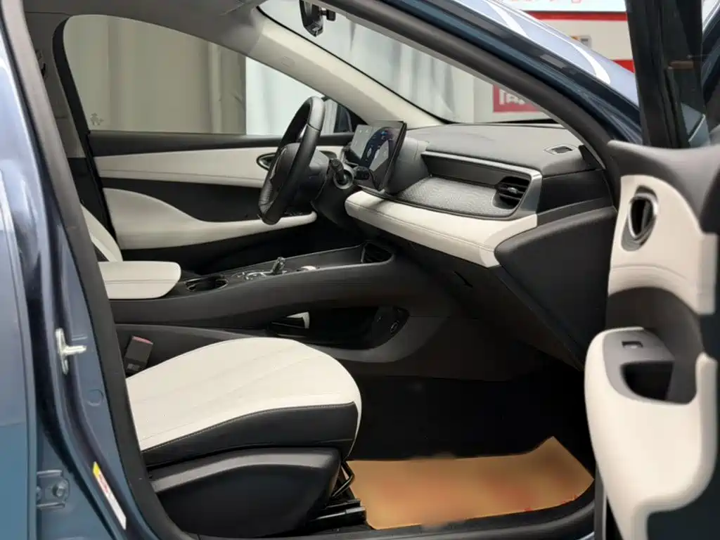 Seal 05 DM-i DM-i Smart Drive 55 KM Luxury