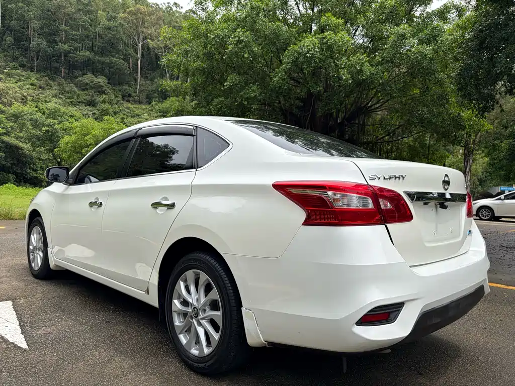 Sylphy 1.6 XV CVT Premium