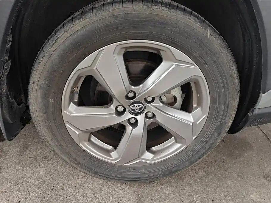 RAV4 2.0 L CVT 2 WD Style