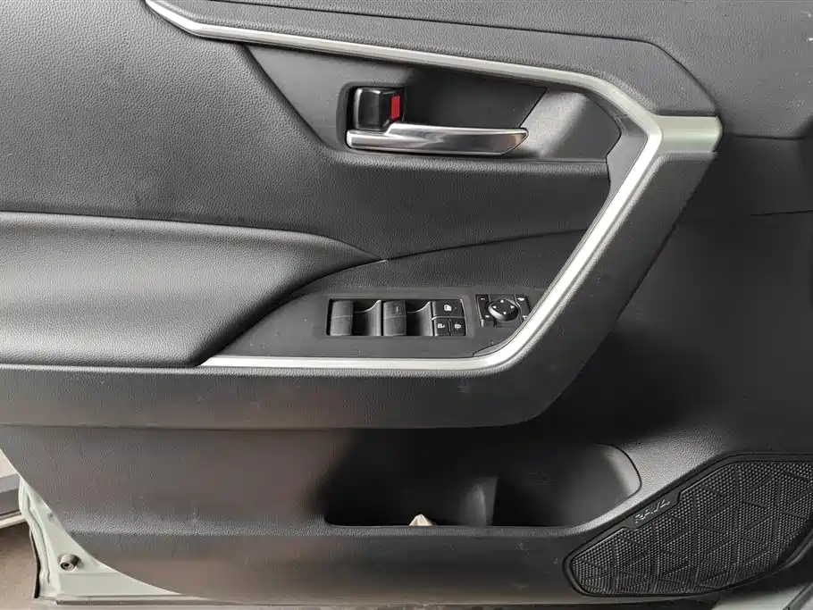 RAV4 2.0 L CVT 2 WD Style